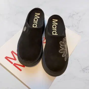 Mardi 베이지 슬립온 플라워 자수