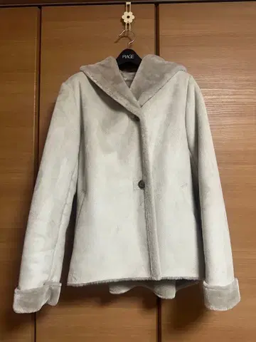 BLUE FRONCE 후드 부착 무스탕 코트