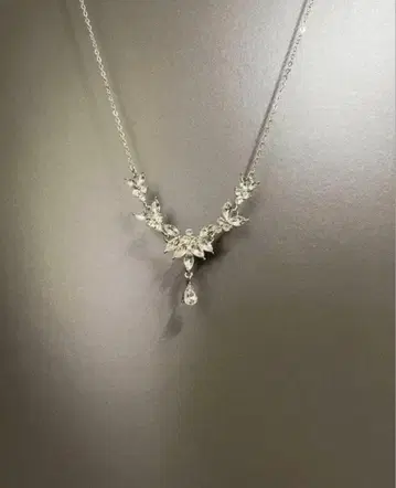 엘레강트한 꽃 모티브 목걸이