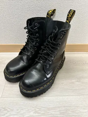 닥터마틴 JADON 8홀 부츠