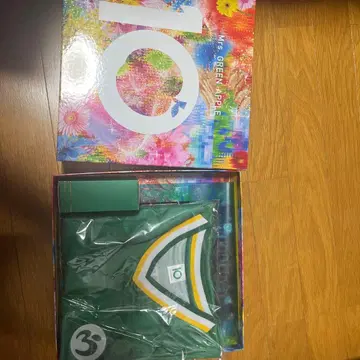 Mrs. GREEN APPLE 10주년 기념 T셔츠 BOX 거의 미개봉.