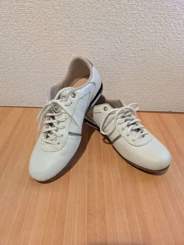 화이트 레더 스니커즈