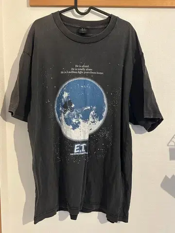 E.T. 블랙 티셔츠 L 사이즈