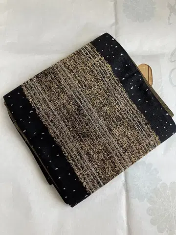 후쿠로 오비 블랙과 금색 스트라이프