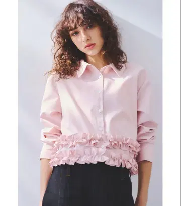 &.NOSTALGIA 밑단 프릴 블라우스