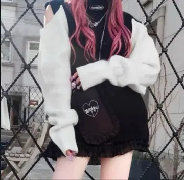 MORPH8NE 모피인 오픈 숄더 니트 스웨터 원피스