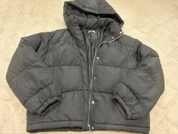 블랙 후드 부착 다운 자켓