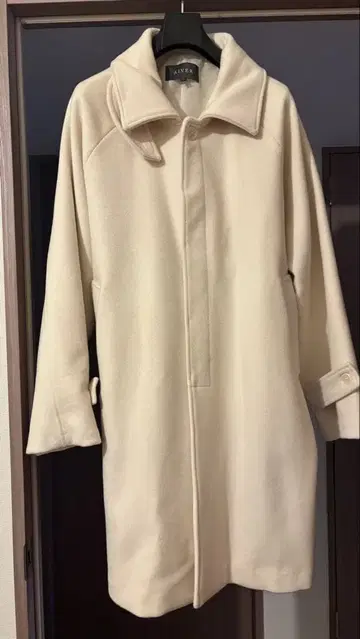 [ 새상품급 ] AIVER 커버드 넥 가운 코트 내추럴 화이트