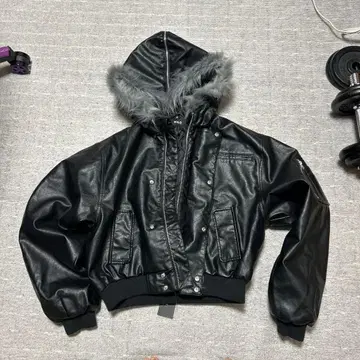 블랙 가죽 자켓 퍼 후드 부착
