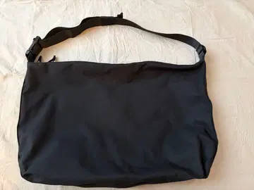 유니클로 메신저 숄더백