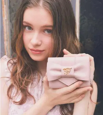 메종 드 플뢰르 리본 포함 핑크 3단 폴더형 지갑