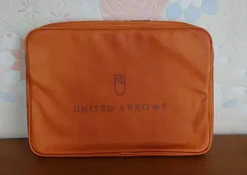 유나이티드 애로우즈 클러치백