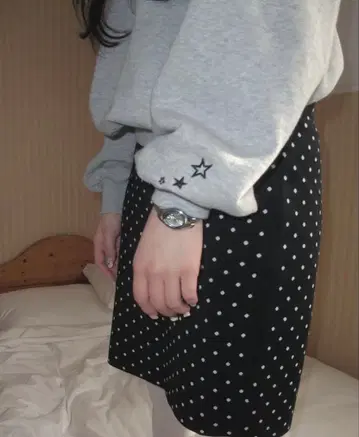 smyeon 크루넥 소매 자수 맨투맨 그레이