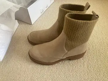 새상품 ing 잉그 베이지 스웨이드 니트 숏부츠 23