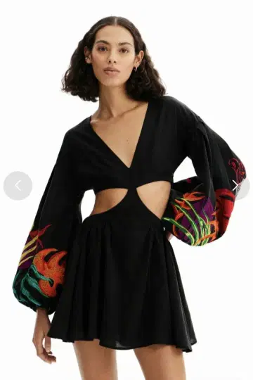 택 포함 미사용품 데시구알 Stella Jane 자수 원피스