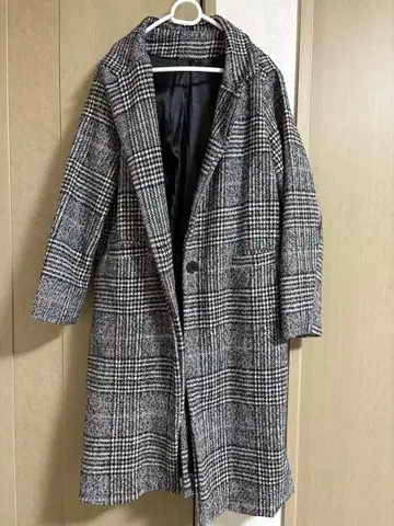 체크 무늬 롱 코트