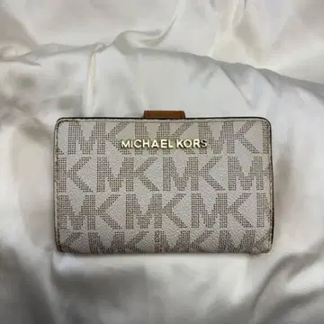 마이클코어스 지갑 이단 접이식