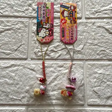 지역 한정 키티 후쿠오카 한정 매화떡&하카타 돈타쿠 버전 스트랩