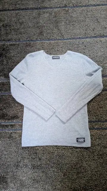 VAVE SHOE REPAIR 그레이 V넥 스웨터