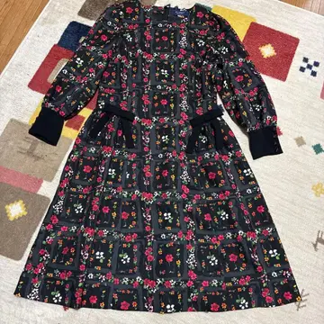 꽃무늬 긴팔 무릎 기장 원피스