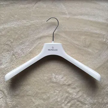 MONCLER 화이트 행거