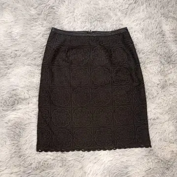 브리짓 타이트 스커트 L 블랙 블랙 컬러 자수 꽃무늬 플로럴 패턴