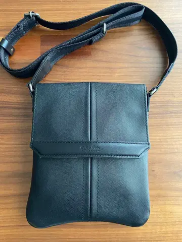 블랙 합성 피혁 숄더백 캘빈클라인