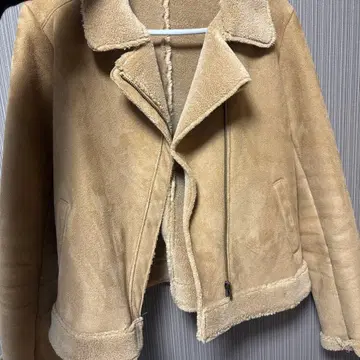 Laboratory work 베이지 무스탕 코트