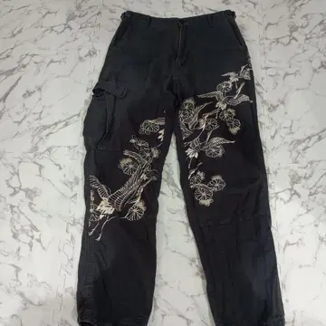 자수 장식 블랙 워크 팬츠