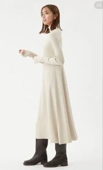 Mila Owen 새상품 터틀넥 리브 니트 플레어 원피스