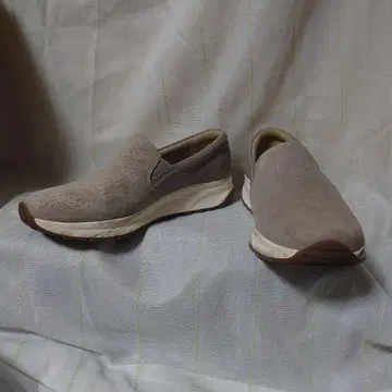 새상품급 내추럴라이저 여성용 슬립온 23.3cm 가죽