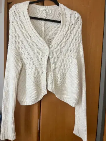 아이보리 케이블 짜임 니트 가디건