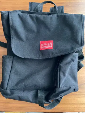 블랙 나일론 백팩 맨해튼