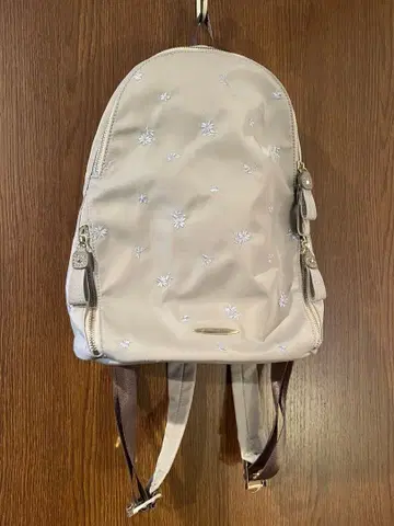 MAJESTIC LEGON 마제스틱 레곤 꽃무늬 자수 백팩