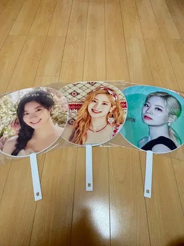 TWICE 다현 부채 3개