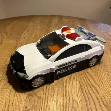 토미카 패트롤카 변형 기능 포함