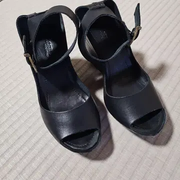 블랙 오픈토 웨지힐