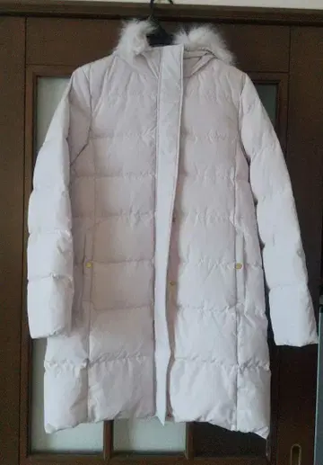 GU 후드 부착 아이보리 다운 코트