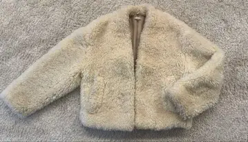 ESTNATION 화이트 인조 모피 자켓