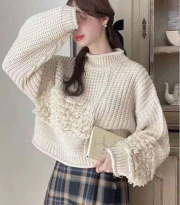 패치워크 하이넥 숏 니트