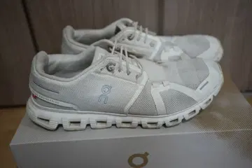 On Cloud 6 화이트 25.5cm