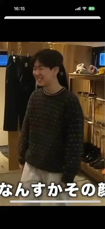 네이비 패턴 니트 스웨터