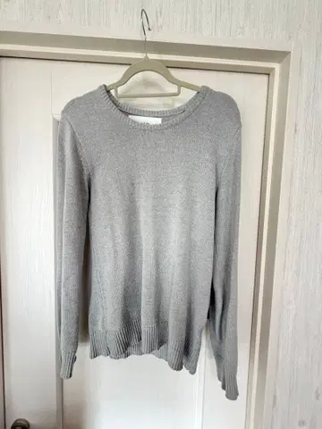 AKM 그레이 크루넥 니트