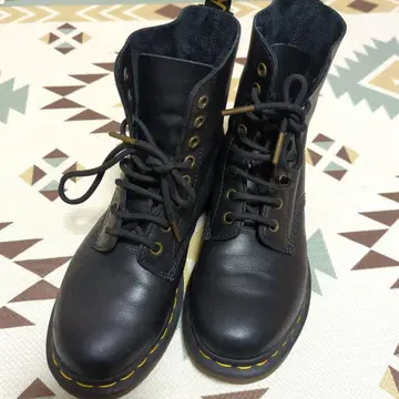닥터마틴 파스칼 8홀 부츠 24.0