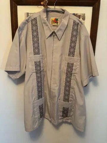 GUAYABERA 반팔 셔츠 그레이 자수 포함
