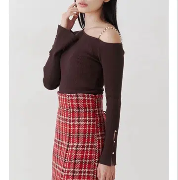 MERCURYDUO 아지메 펄 체인 원숄더 니트 브라운