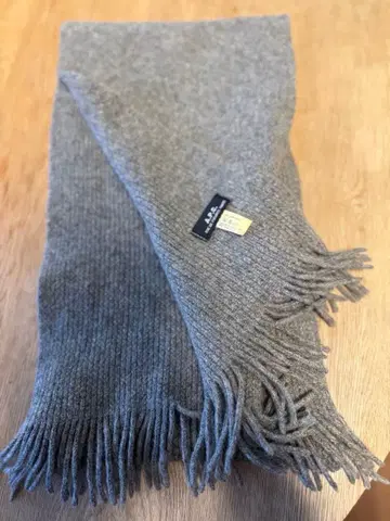 A.P.C. 프린지 그레이 머플러