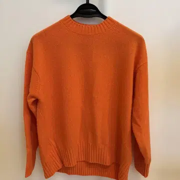 쉽스 오렌지 크루넥 긴팔 스웨터
