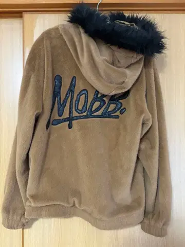 Mobb. 후드 부착 브라운 플리스 자켓