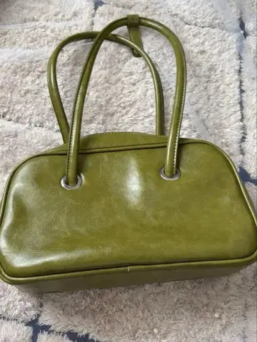 올리브 그린 숄더백